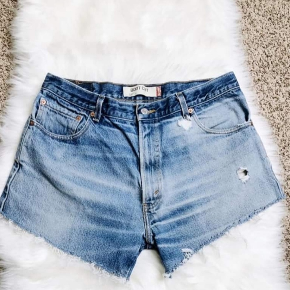 Vintage Levi's high waisted denim frayed shorts
